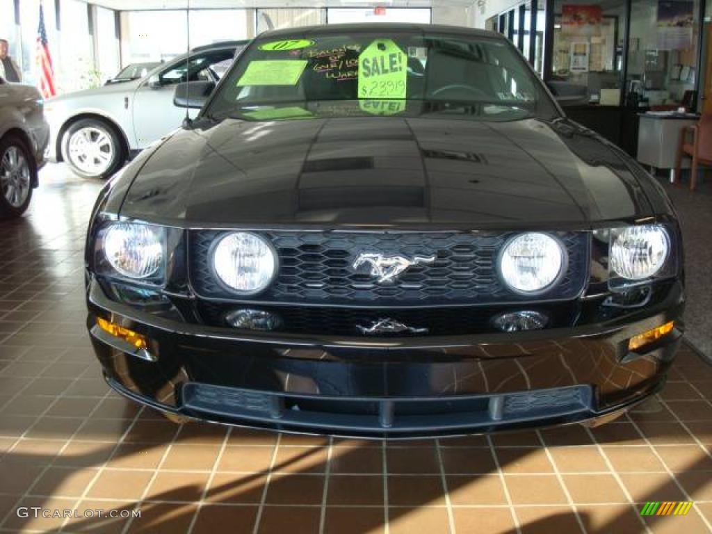 2007 Mustang GT Deluxe Coupe - Black / Dark Charcoal photo #6