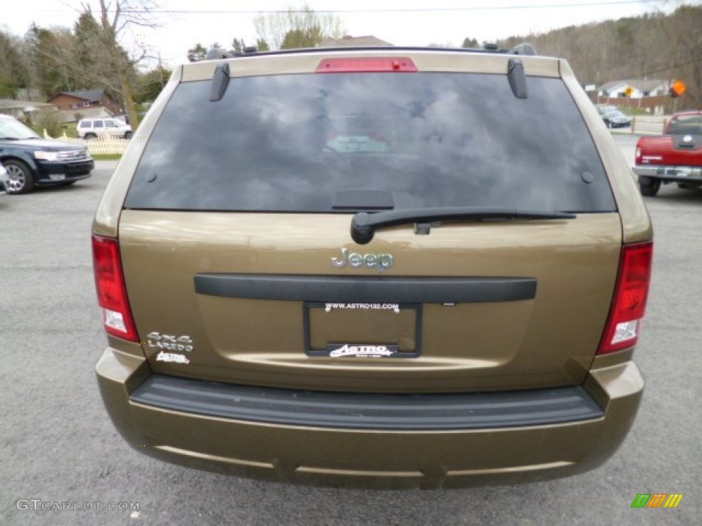 2009 Grand Cherokee Laredo 4x4 - Olive Green Metallic / Medium Khaki/Dark Khaki photo #6