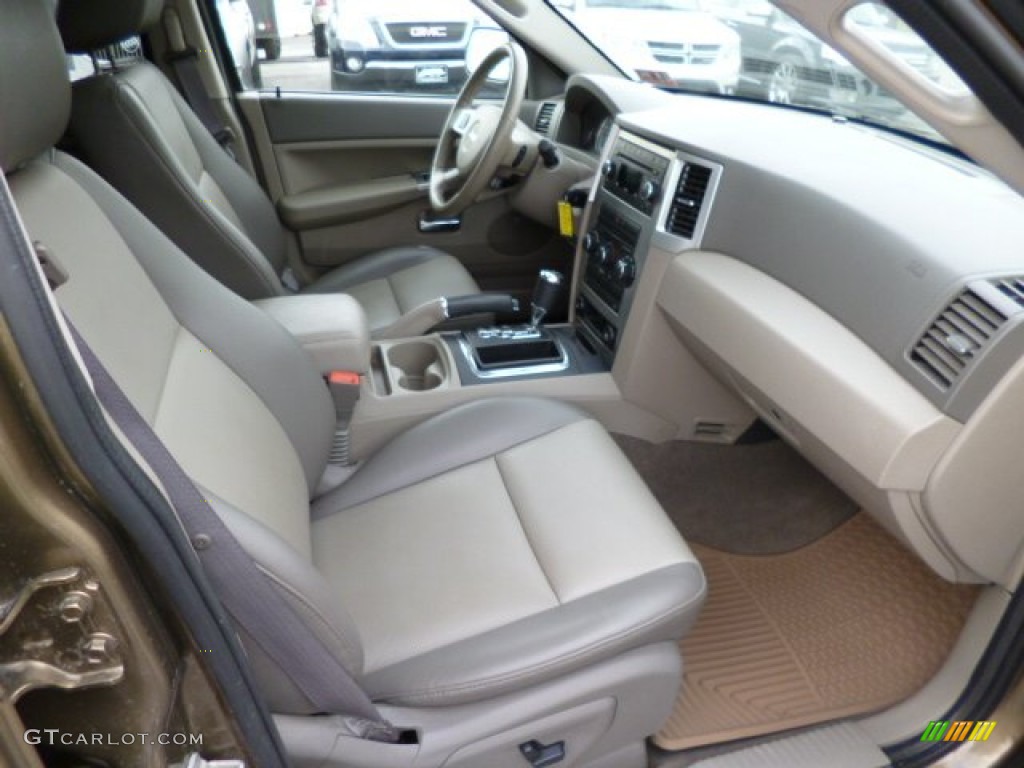 2009 Grand Cherokee Laredo 4x4 - Olive Green Metallic / Medium Khaki/Dark Khaki photo #10
