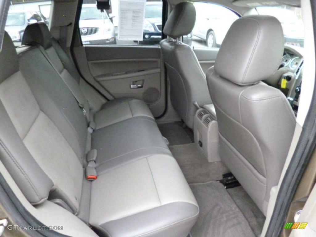 2009 Grand Cherokee Laredo 4x4 - Olive Green Metallic / Medium Khaki/Dark Khaki photo #12