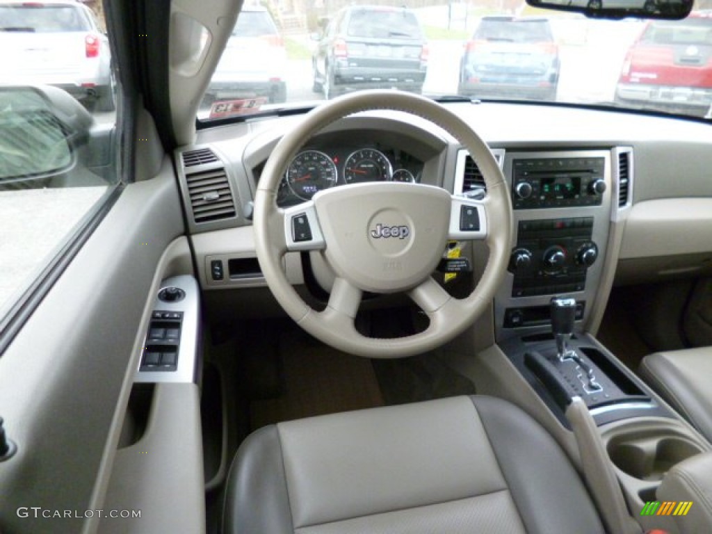 2009 Grand Cherokee Laredo 4x4 - Olive Green Metallic / Medium Khaki/Dark Khaki photo #15