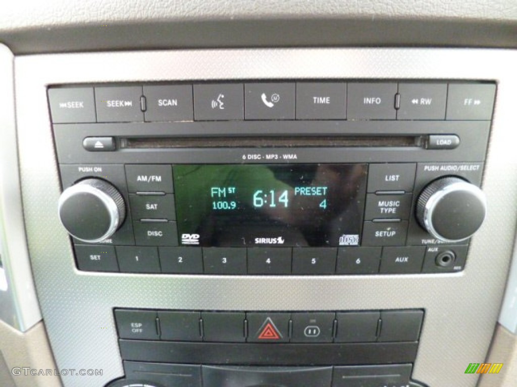 2009 Grand Cherokee Laredo 4x4 - Olive Green Metallic / Medium Khaki/Dark Khaki photo #19