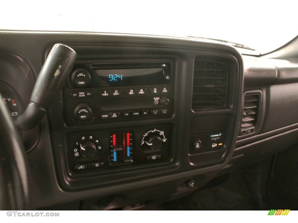 2007 GMC Sierra 2500HD Classic Regular Cab 4x4 Controls Photo #79526269