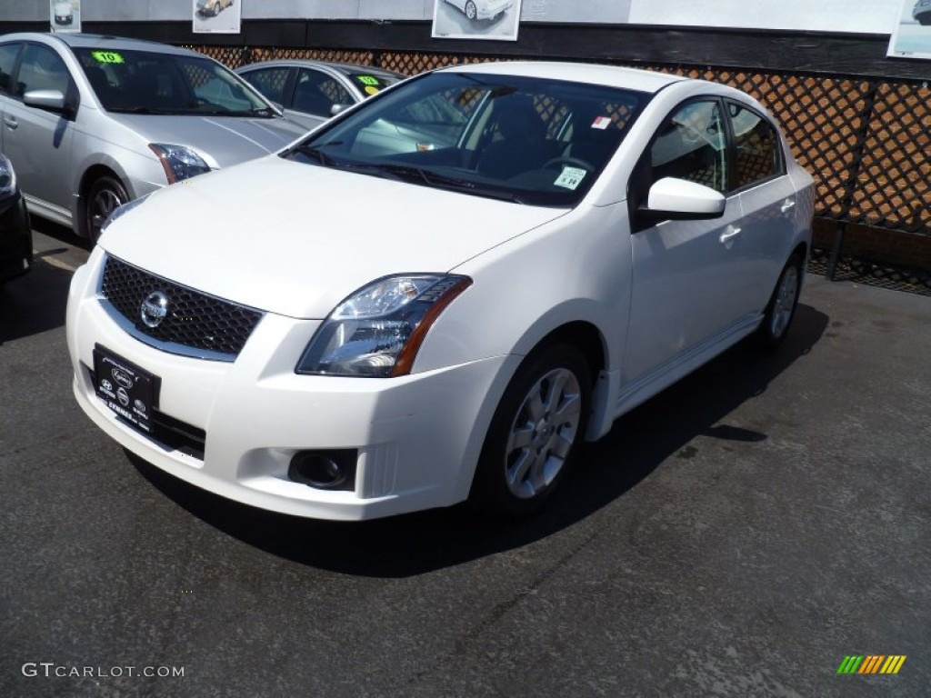 2010 Sentra 2.0 SR - Aspen White / Charcoal photo #3