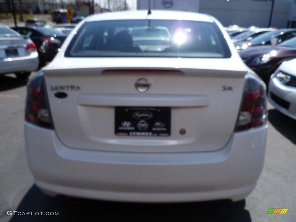 2010 Sentra 2.0 SR - Aspen White / Charcoal photo #4