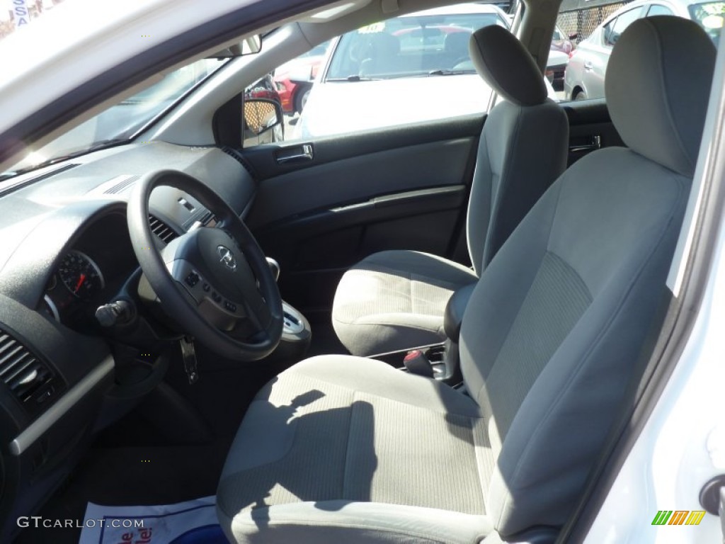2010 Sentra 2.0 SR - Aspen White / Charcoal photo #12