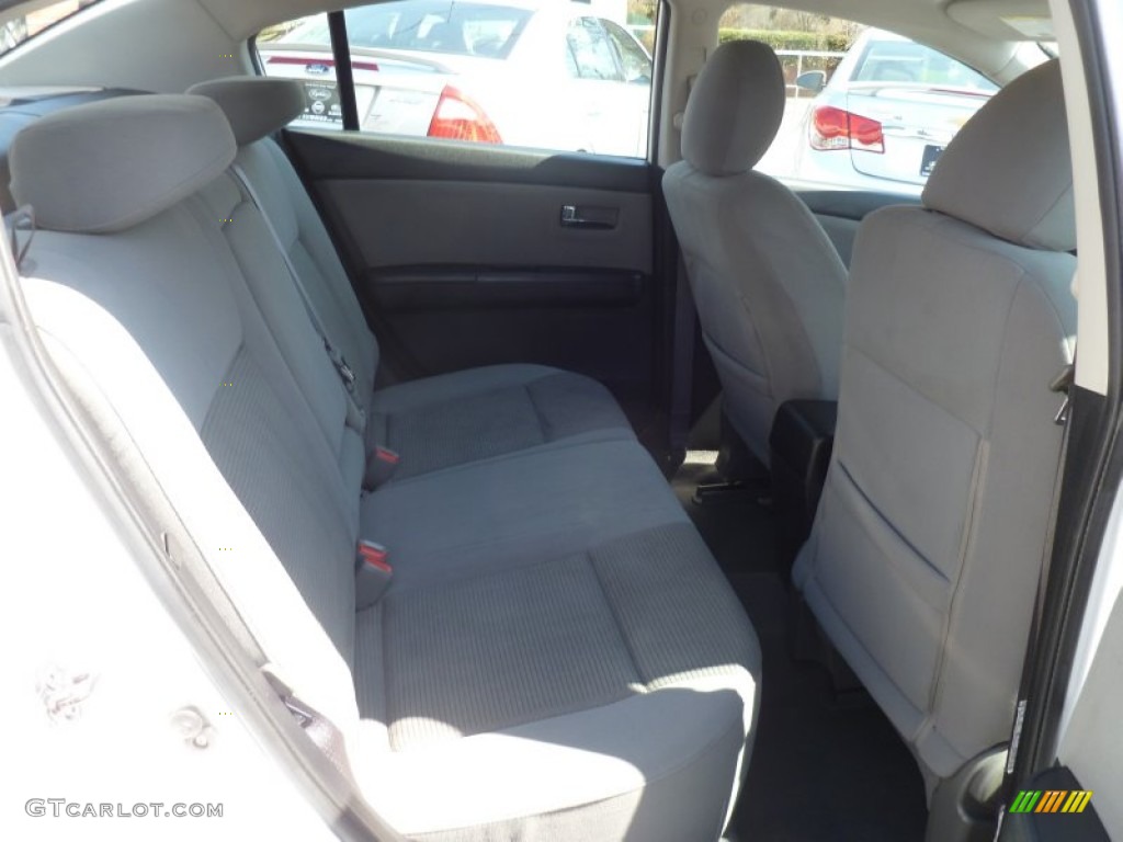 2010 Sentra 2.0 SR - Aspen White / Charcoal photo #13