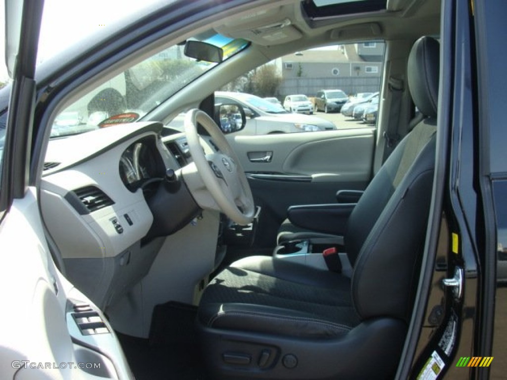 2011 Sienna SE - Black / Dark Charcoal photo #7