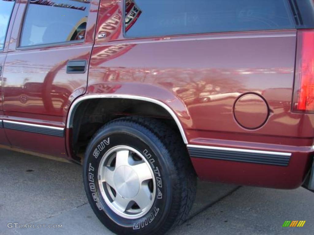 1998 Yukon SLT 4x4 - Red Maple Metallic / Beige photo #17