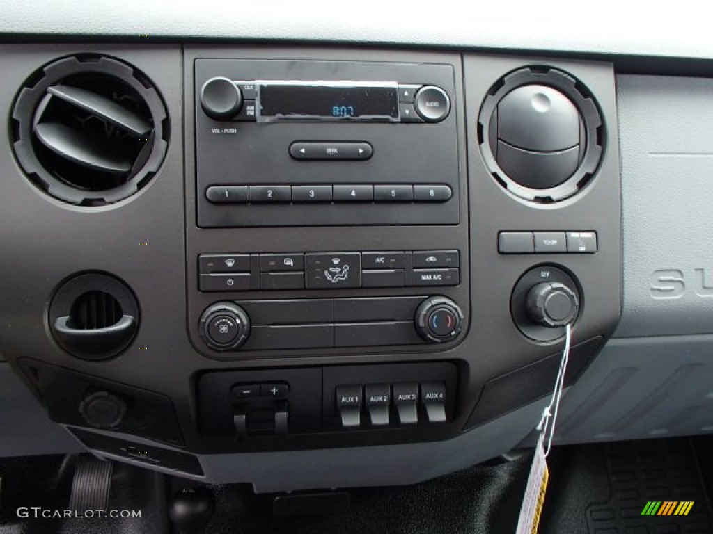 2013 Ford F550 Super Duty XL Regular Cab Chassis 4x4 Controls Photo #79533922