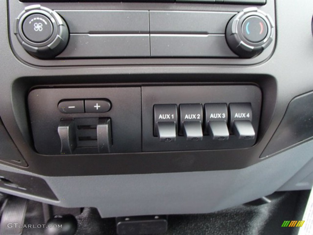 2013 Ford F550 Super Duty XL Regular Cab Chassis 4x4 Controls Photo #79533940