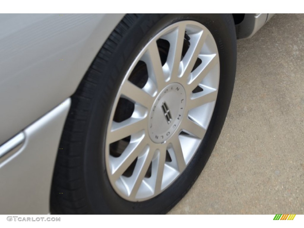 2007 Lincoln Town Car Signature Wheel Photo #79534618