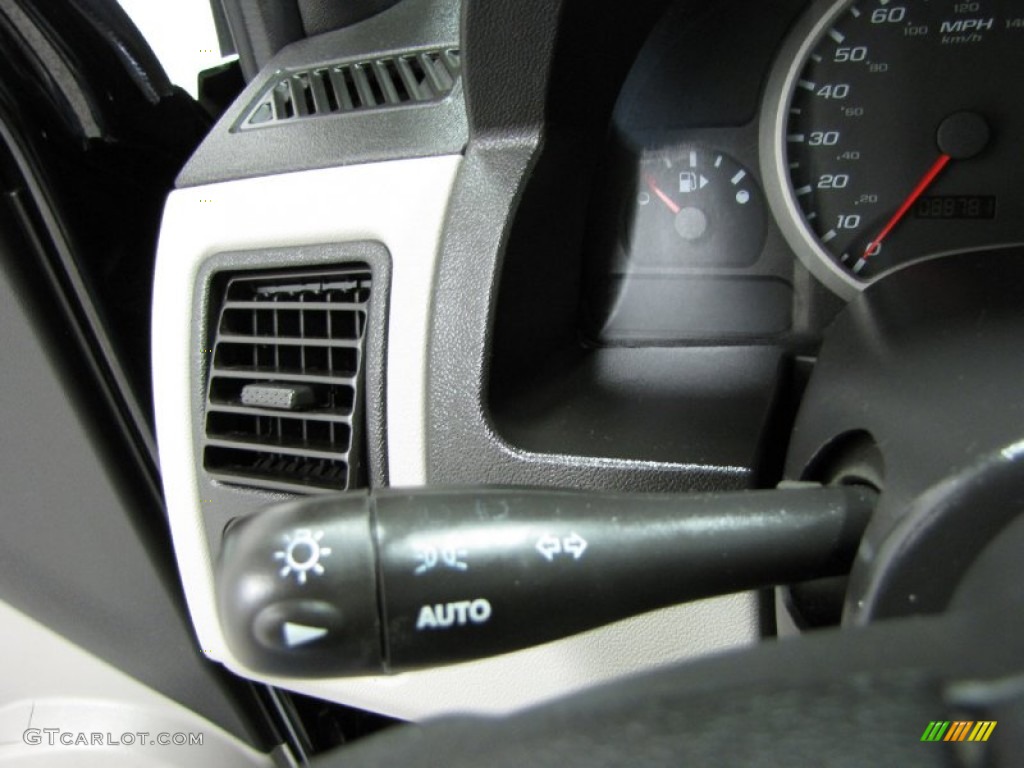2005 Chevrolet Equinox LT AWD Controls Photo #79535362