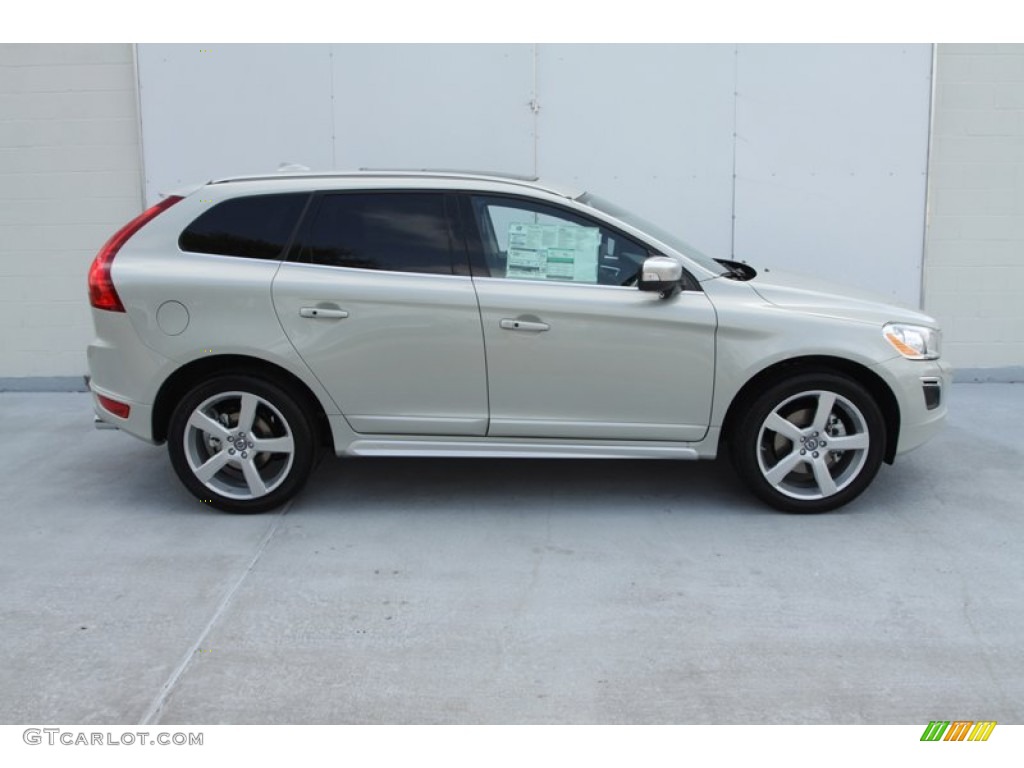 2013 XC60 T6 AWD R-Design - Cosmic White Metallic / R Design Soft Beige/Off Black Inlay photo #4