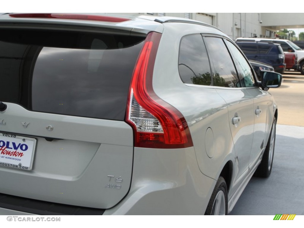 2013 XC60 T6 AWD R-Design - Cosmic White Metallic / R Design Soft Beige/Off Black Inlay photo #8