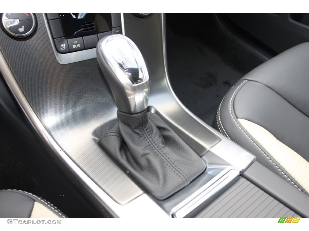 2013 XC60 T6 AWD R-Design - Cosmic White Metallic / R Design Soft Beige/Off Black Inlay photo #18