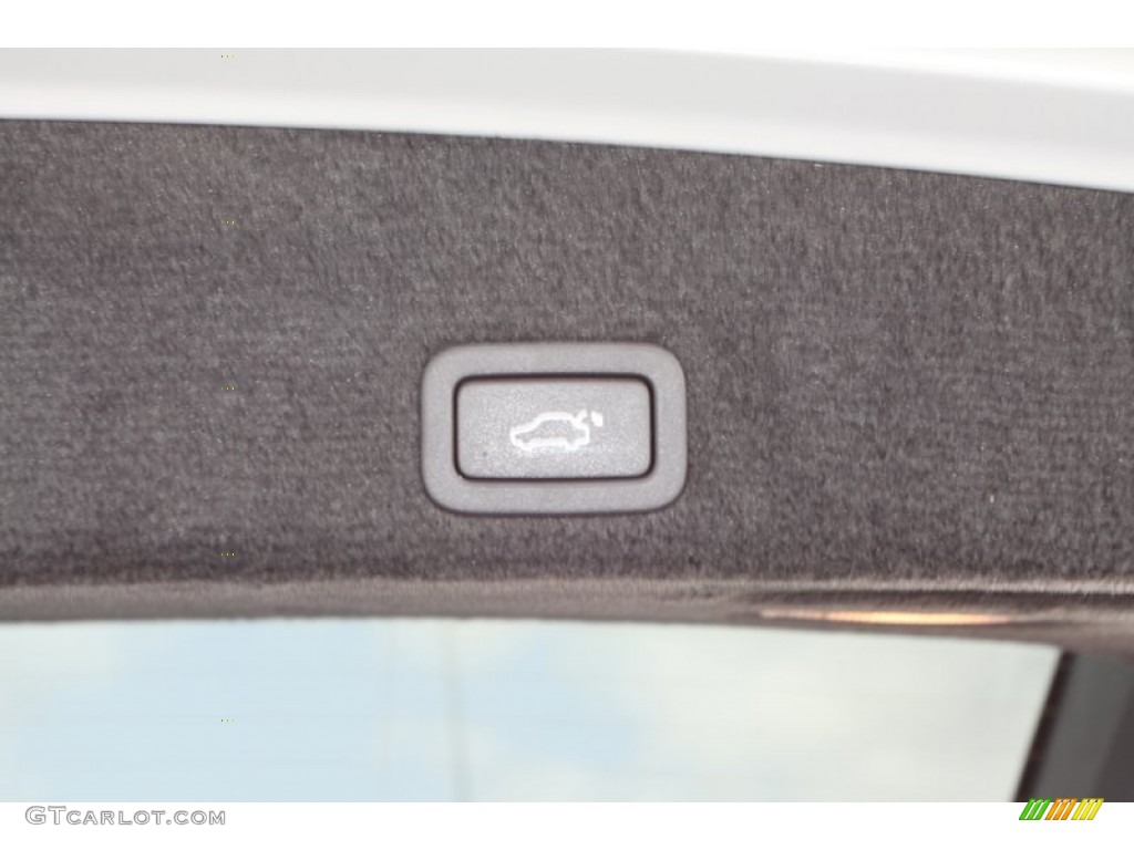 2013 XC60 T6 AWD R-Design - Cosmic White Metallic / R Design Soft Beige/Off Black Inlay photo #25