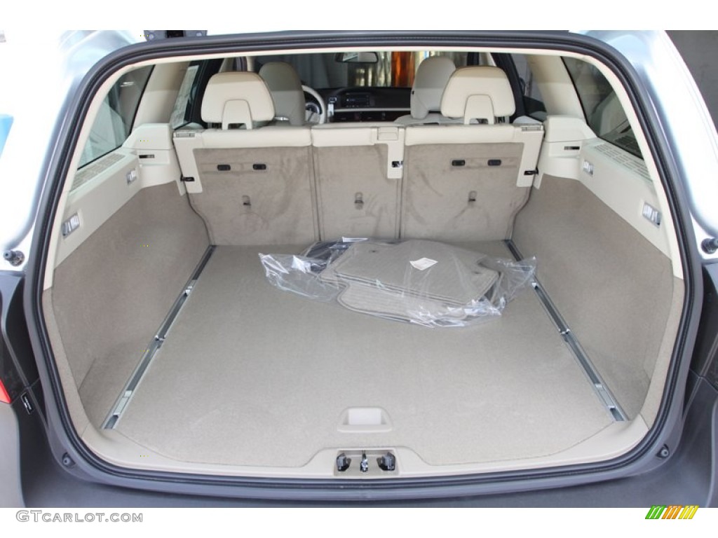 2013 Volvo XC70 3.2 Trunk Photos