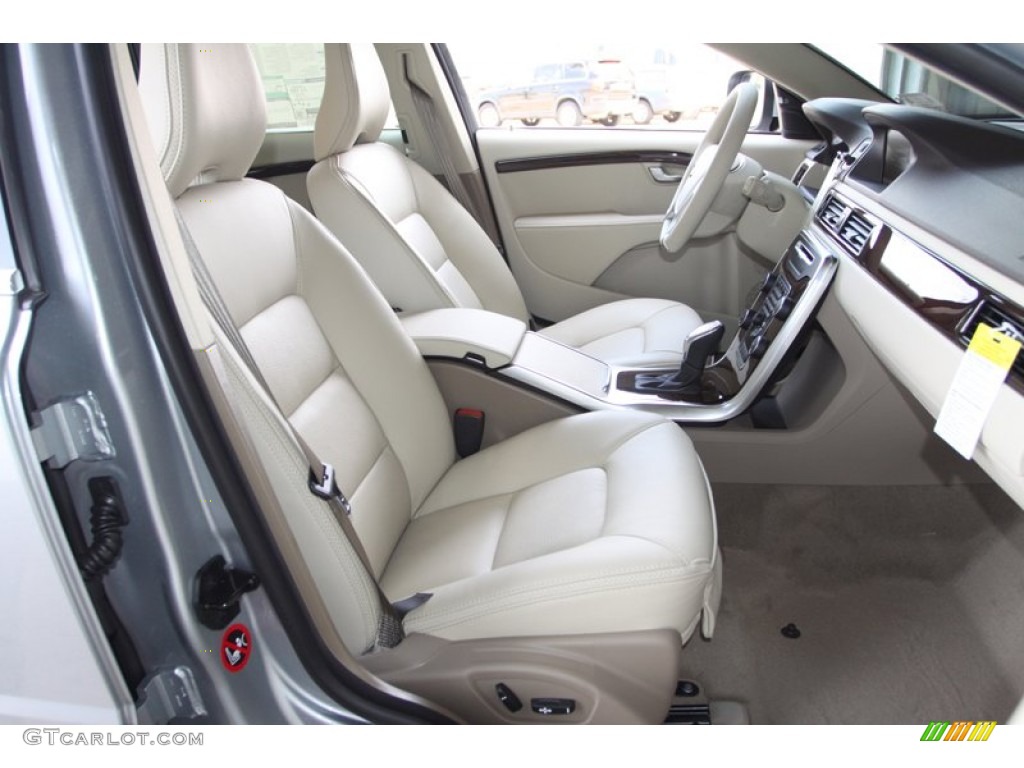 2013 Volvo XC70 3.2 Front Seat Photos