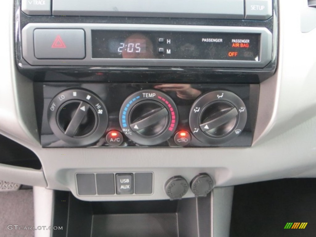2013 Toyota Tacoma V6 TRD Sport Prerunner Double Cab Controls Photo #79548663