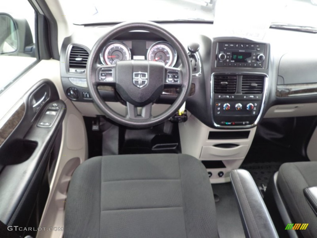 2011 Dodge Grand Caravan Cargo Van Controls Photo #79550659