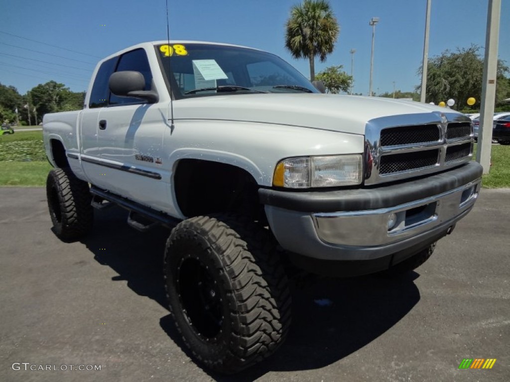 1998 Ram 1500 ST Extended Cab 4x4 - Bright White / Gray photo #10