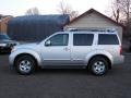 Silver Lightning - Pathfinder SE 4x4 Photo No. 7
