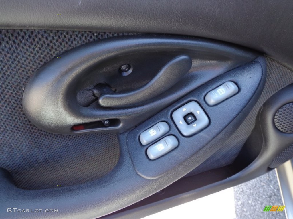 2001 Pontiac Firebird Coupe Controls Photo #79555054