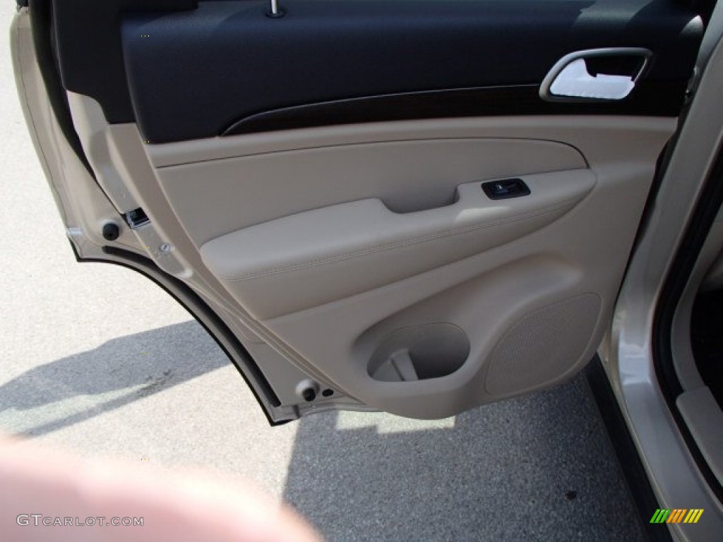 2014 Grand Cherokee Laredo 4x4 - Cashmere Pearl / New Zealand Black/Light Frost photo #14