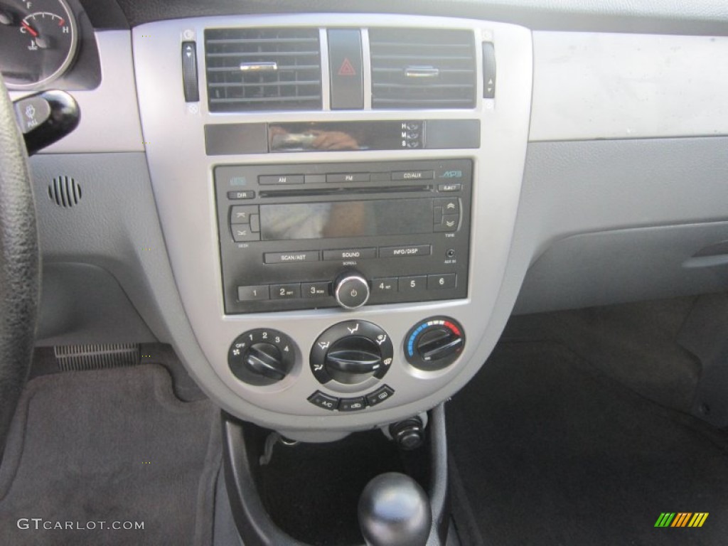 2007 Forenza Sedan - Absolute White / Grey photo #14