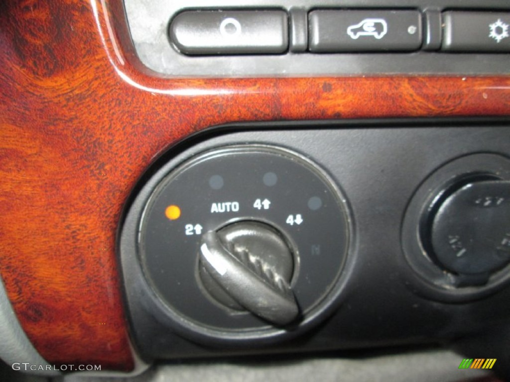 2006 GMC Envoy XL Denali 4x4 Controls Photo #79575112