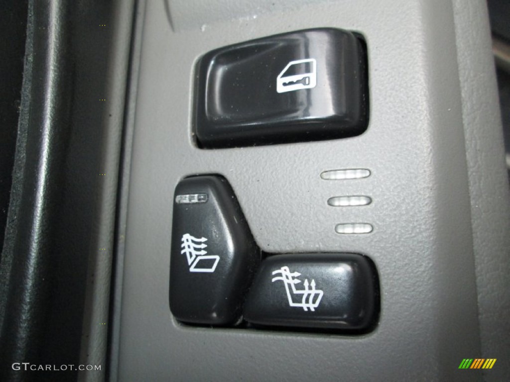 2006 GMC Envoy XL Denali 4x4 Controls Photo #79575245