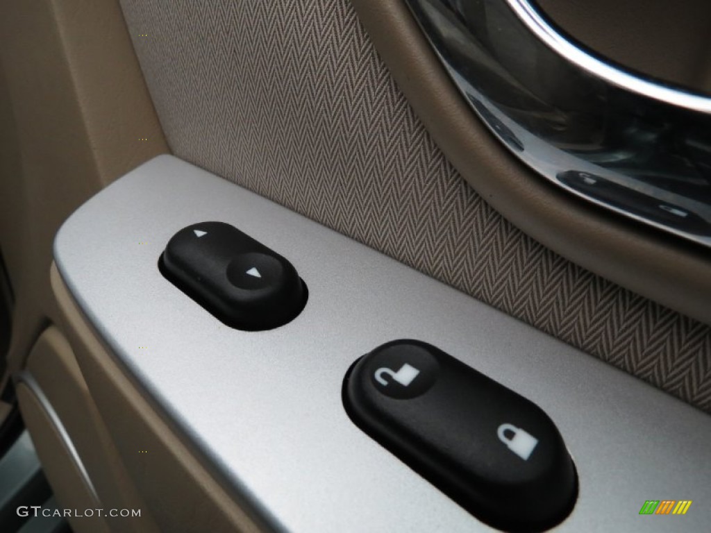 2007 Mercury Mariner Luxury 4WD Controls Photo #79577491