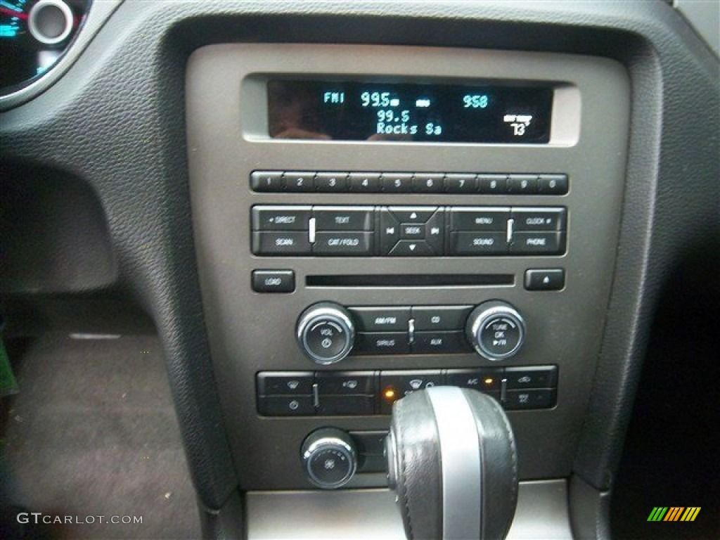2013 Ford Mustang V6 Coupe Controls Photo #79579110