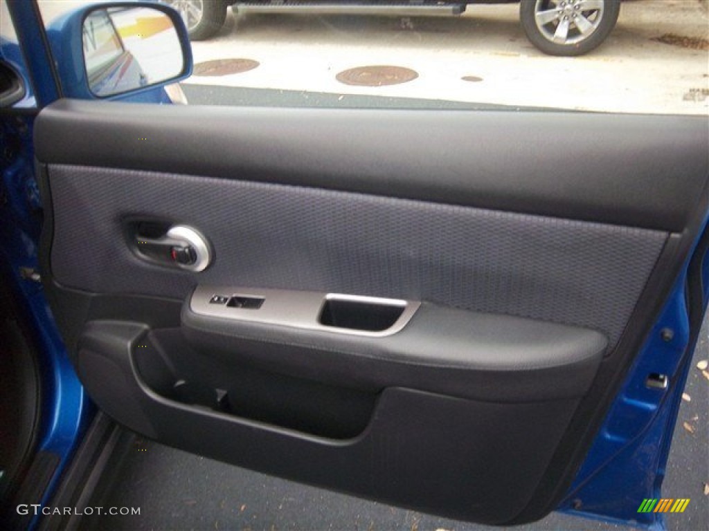 2009 Versa 1.8 S Hatchback - Blue Metallic / Charcoal photo #20