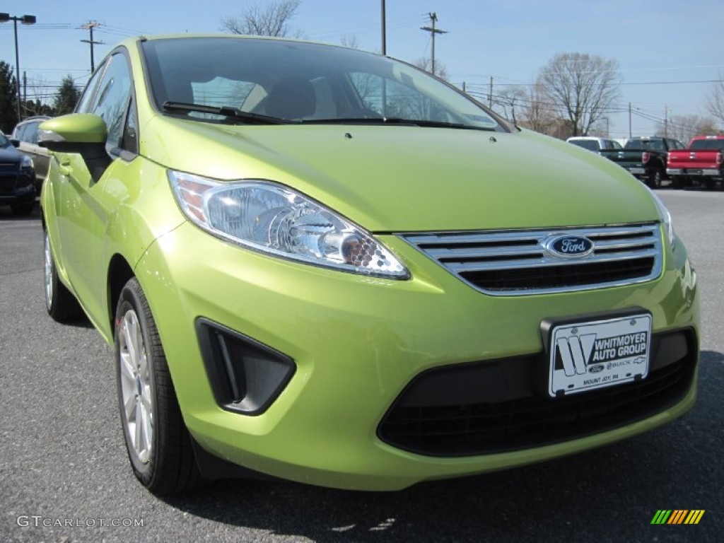 2013 Fiesta SE Sedan - Lime Squeeze / Charcoal Black photo #1