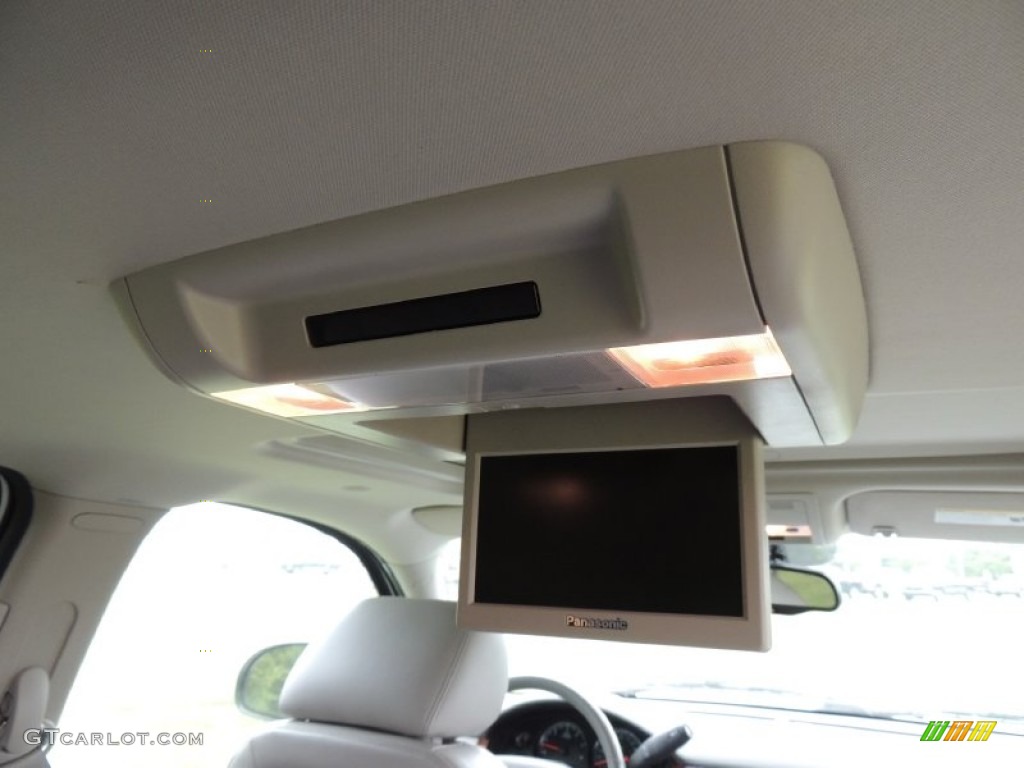 2013 Chevrolet Suburban LT Entertainment System Photos