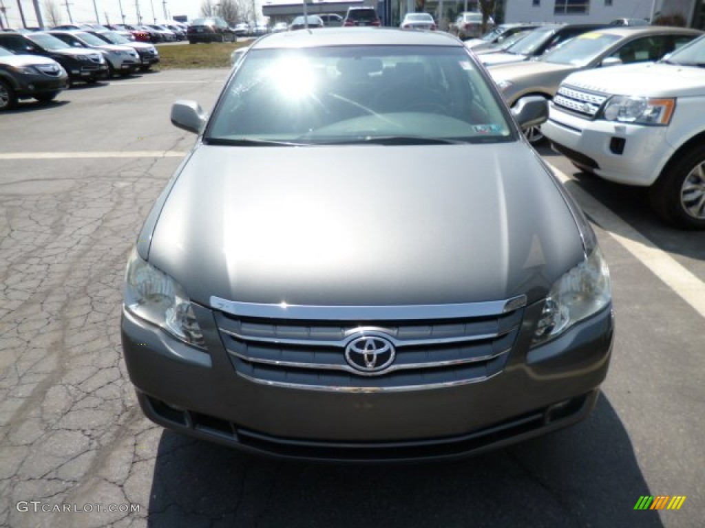 2005 Avalon Limited - Phantom Gray Pearl / Light Gray photo #2