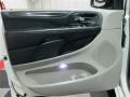 Stone White - Grand Caravan Crew Photo No. 9