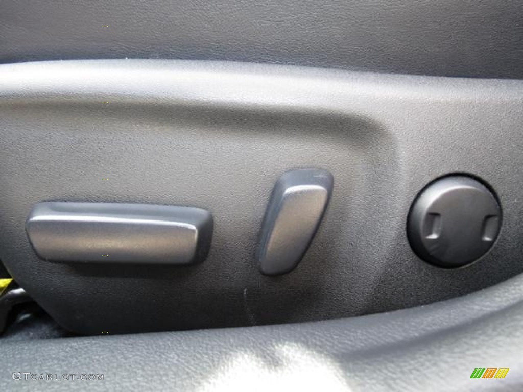 2013 Camry SE - Super White / Black photo #9