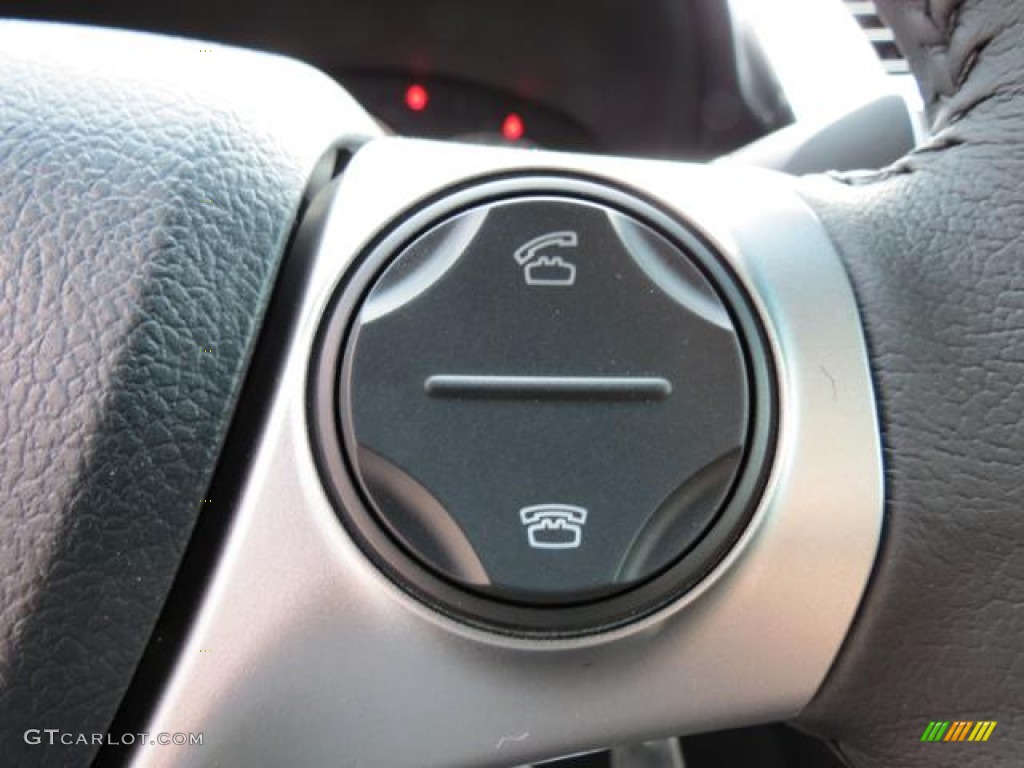 2013 Camry SE - Super White / Black photo #15