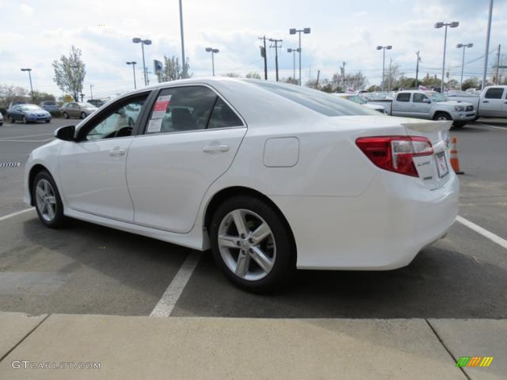 2013 Camry SE - Super White / Black photo #19