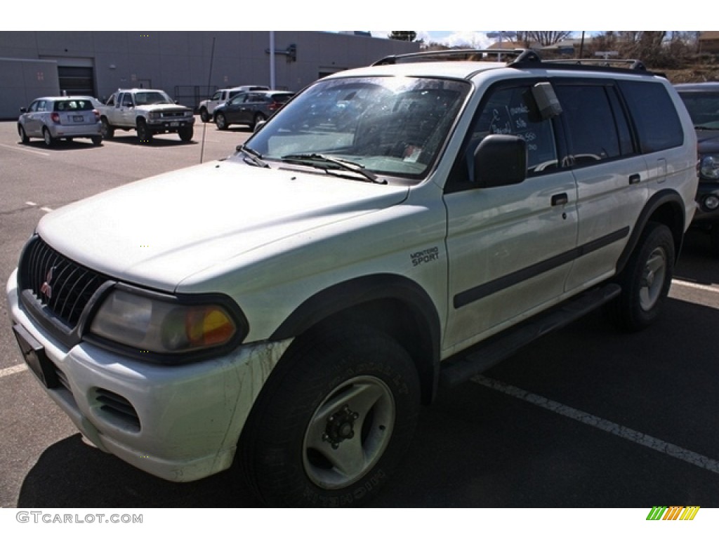 2000 Montero Sport LS 4x4 - Alpine White / Tan photo #4