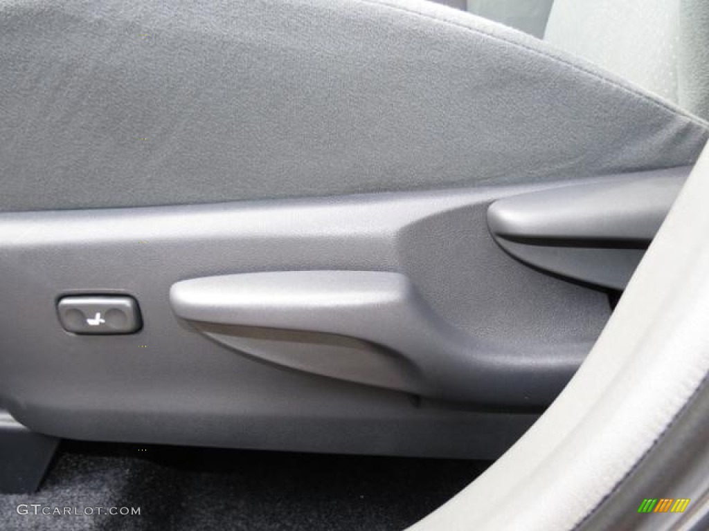 2013 Prius v Five Hybrid - Magnetic Gray Metallic / Dark Gray photo #9