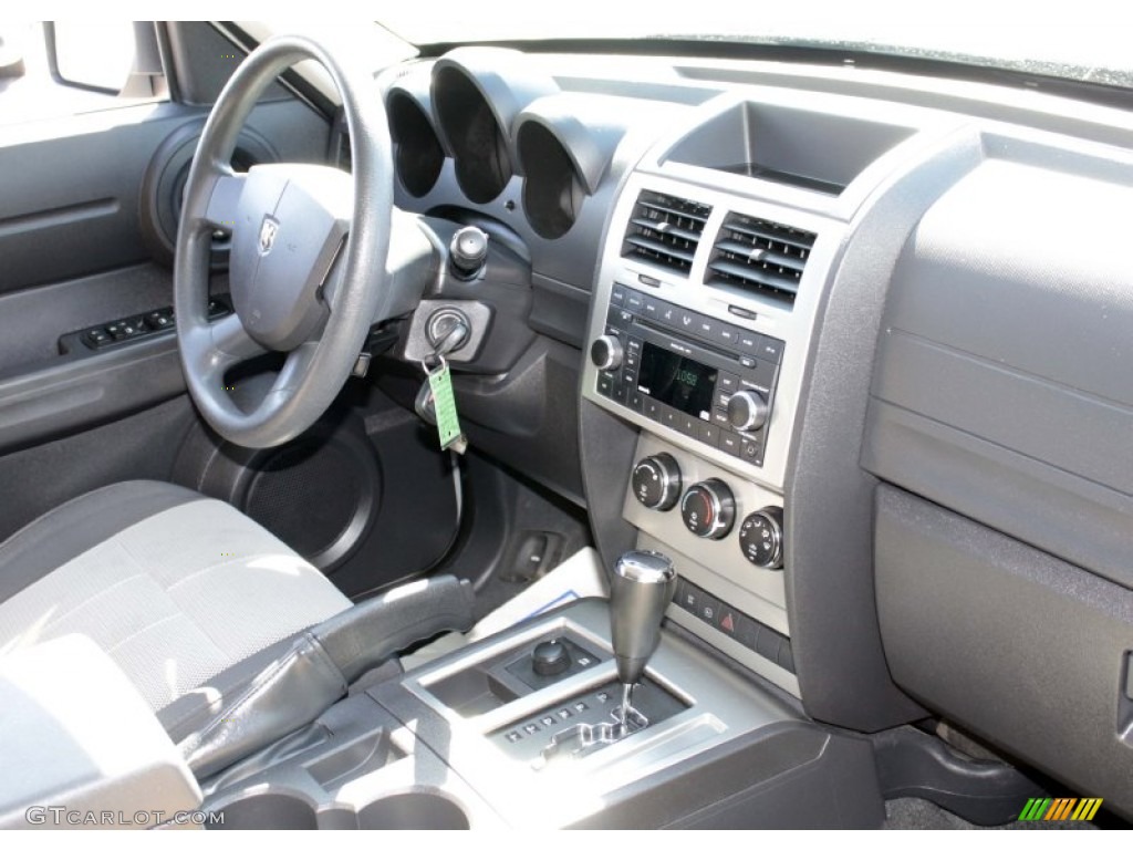 2007 Dodge Nitro SXT 4x4 Dashboard Photos