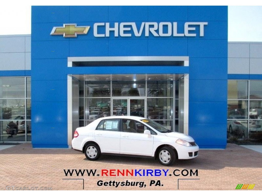 Fresh Powder White Nissan Versa