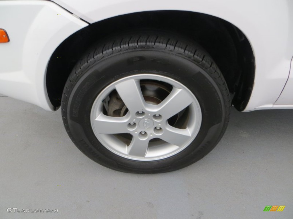 2005 Hyundai Tucson GL Wheel Photos