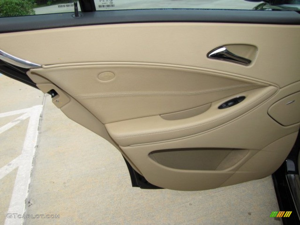 2007 Mercedes-Benz CLS 550 Cashmere Door Panel Photo #79606926