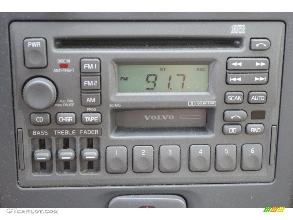 1998 Volvo V70 Wagon Audio System Photos