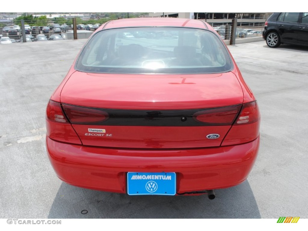 2002 Escort SE Sedan - Bright Red / Medium Graphite photo #6
